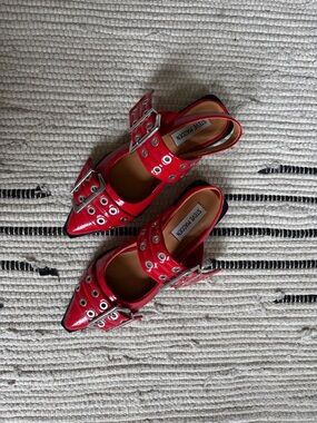 STEVE MADDEN Red Patent Pointed-Toe Ballerina Flats with Buckles